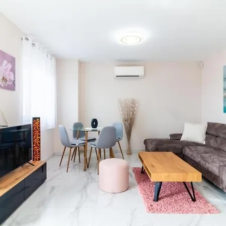 Apartment Family Friendly With A Swimming Pool Kastel Stari, - 23348 *