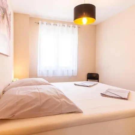 Apartment Family Friendly With A Swimming Pool Kastel Stari, - 23348 *