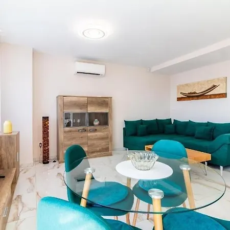 Apartment Family Friendly With A Swimming Pool Kastel Stari, - 23348