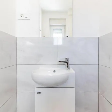 Apartment Family Friendly With A Swimming Pool Kastel Stari, - 23348 Kastela