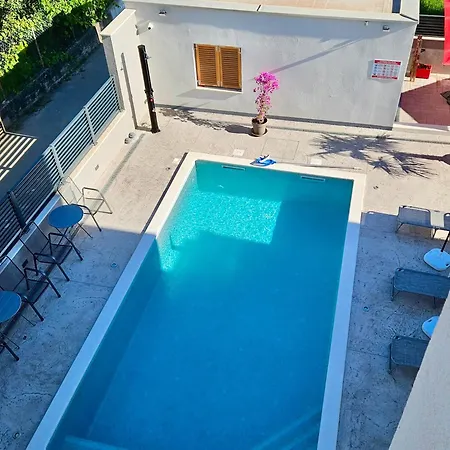 Apartment Family Friendly With A Swimming Pool Kastel Stari, - 23348 *