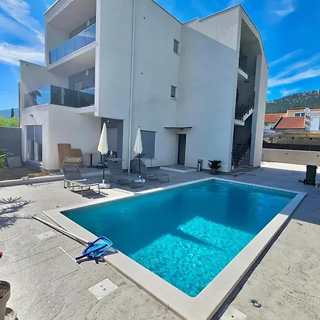 شقة Family Friendly With A Swimming Pool Kastel Stari, - 23348