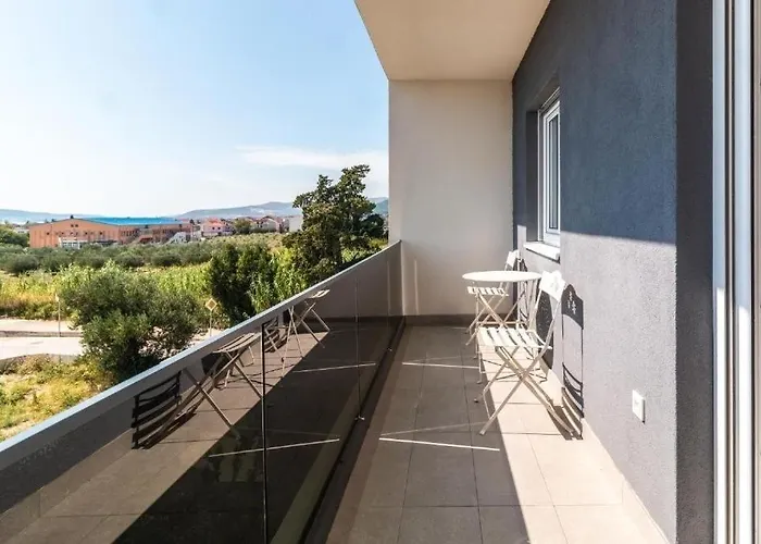 Family-friendly With Swimming Pool Kastel Stari, - 23348 Appartement Kaštela