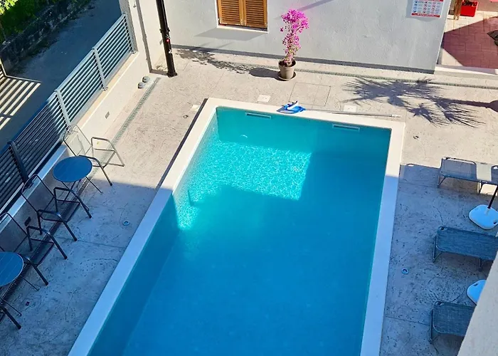 Appartement Family-friendly With Swimming Pool Kastel Stari, - 23348 *